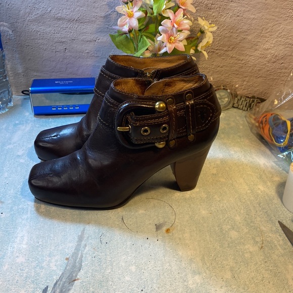 Frye shoes SZ 6 - Picture 2 of 7